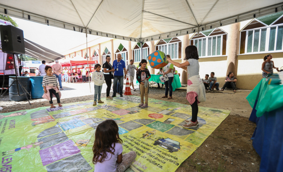 Feira Paraná Cidadão leva serviços gratuitos à população de Campo Magro na região metropolitana de Curitiba. O mutirão oferta gratuitamente para a população em geral, serviços como a emissão de carteira de identidade, CPF e carteira de trabalho, além da intermediação para vagas de emprego. Também ações em áreas como cidadania, direitos humanos, segurança, educação, saúde, habitação, social, de cultura, esporte e lazer. - Campo Magro, 07/02/2019 -Foto: Geraldo Bubniak/ANPr