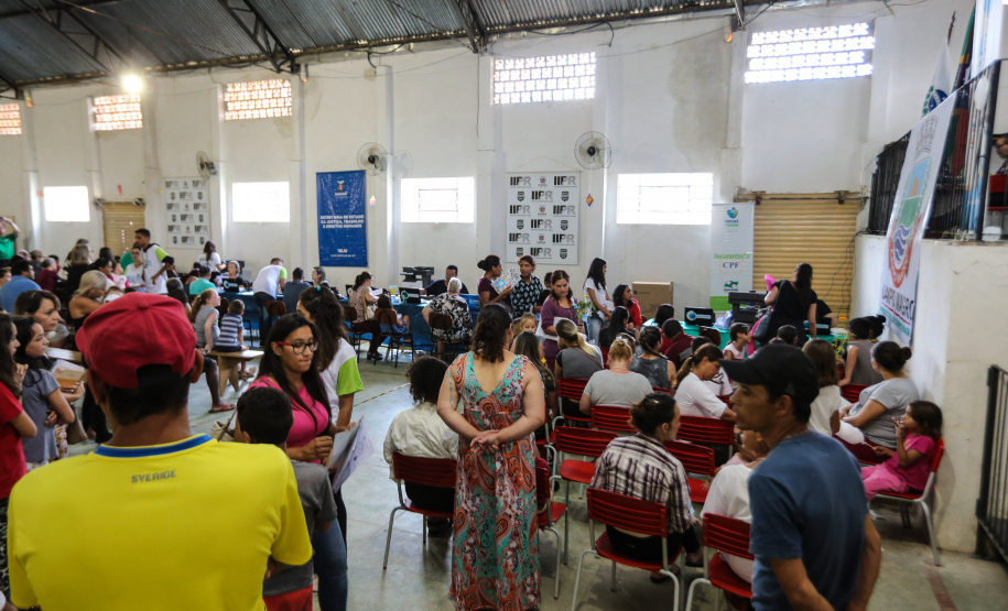 Feira Paraná Cidadão leva serviços gratuitos à população de Campo Magro na região metropolitana de Curitiba. O mutirão oferta gratuitamente para a população em geral, serviços como a emissão de carteira de identidade, CPF e carteira de trabalho, além da intermediação para vagas de emprego. Também ações em áreas como cidadania, direitos humanos, segurança, educação, saúde, habitação, social, de cultura, esporte e lazer. - Campo Magro, 07/02/2019 -Foto: Geraldo Bubniak/ANPr
