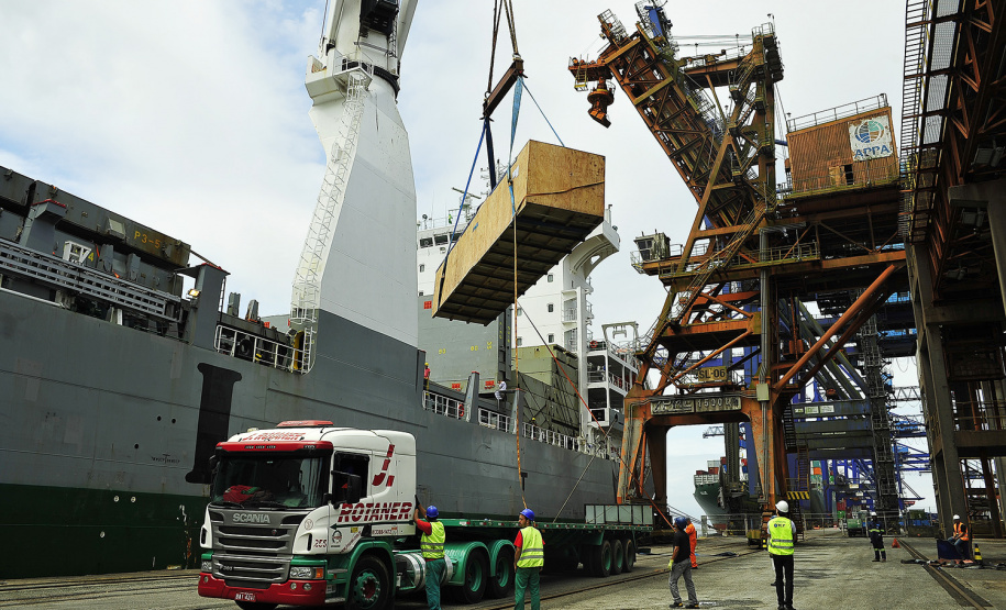O Corredor de Exportação do Porto de Paranaguá movimentou, neste ano, 20% mais cargas que em janeiro de 2018.  Juntos, os granéis farelo, trigo, soja e milho somaram 1,87 milhão de tonelada exportada. O maior destaque foi na movimentação da soja: 575.570 toneladas do grão exportadas no primeiro mês de 2019.  -  Paranaguá, 11/02/2019  -  Foto: Arquivo APPA