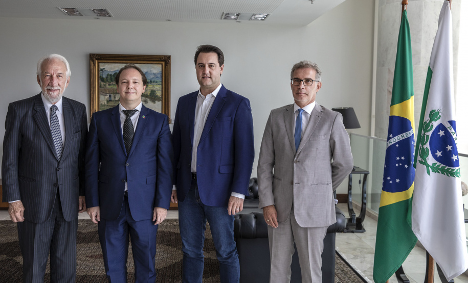 Governador Carlos Massa Ratinho Junior, recebe o Consul da Itália em Curitiba, Raffaele Festa. Curitiba, 11/02/2019. Foto: Maurilio Cheli/ANPr