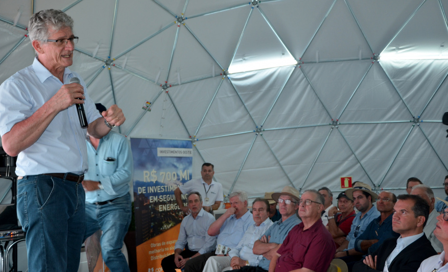 O Governo do Paraná quer estabelecer parcerias entre a Copel e grandes empresas para gerar energia a partir de biomassa. O assunto foi debatido durante o Show Rural, em Cascavel, em reunião com o diretor-presidente da Copel, Daniel Pimentel Slaviero; o secretário de Estado da Agricultura e Abastecimento, Norberto Ortigara; empresários, prefeitos e o diretor executivo do programa Oeste Desenvolvimento, Danilo Vendrúsculo.  -  Cascavel, 08/02/2019  -  Foto: Divulgação SEAB