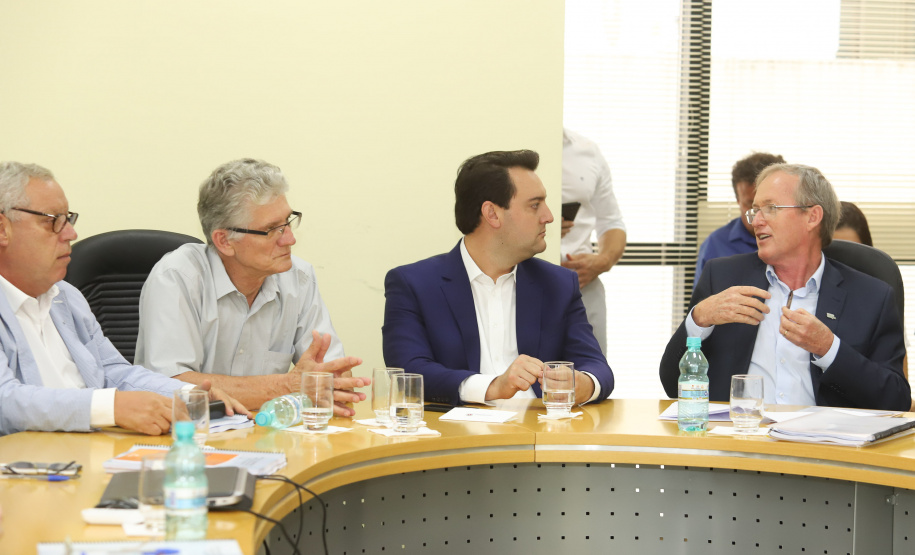 O governador Carlos Massa Ratinho Junior participou nesta segunda-feira (11) da primeira reunião ordinária de 2019 da diretoria da Organização das Cooperativas do Estado do Paraná (Ocepar), na sede da entidade, em Curitiba. - Curitiba, 11/02/2019. Foto: Rodrigo Felix Leal/ANPr