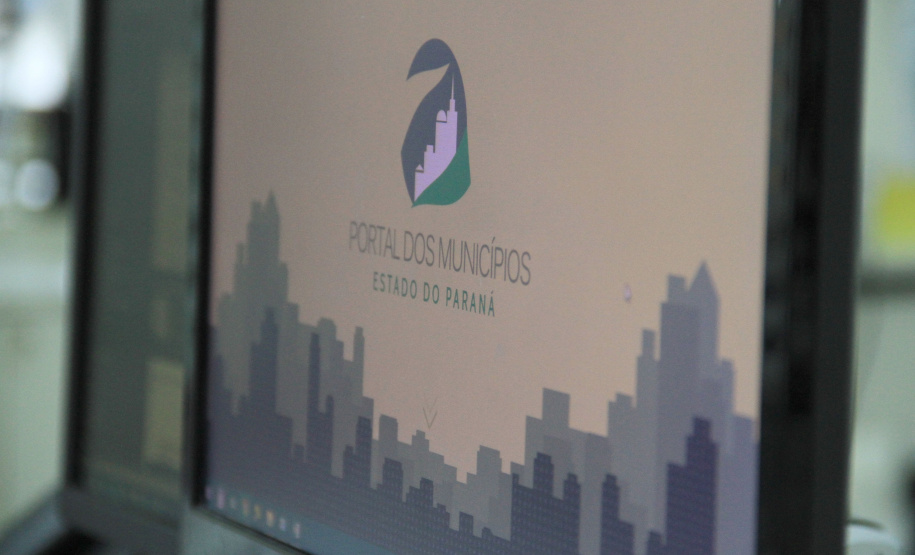 O Portal dos Municípios do Estado do Paraná (portaldosmunicipios.pr.gov.br) já está à disposição das 399 Prefeituras do Estado e vai agilizar o encaminhamento dos processos de liberação de recursos a projetos de infraestrutura nas cidades paranaenses. Foto: DIvulgação/SEDU