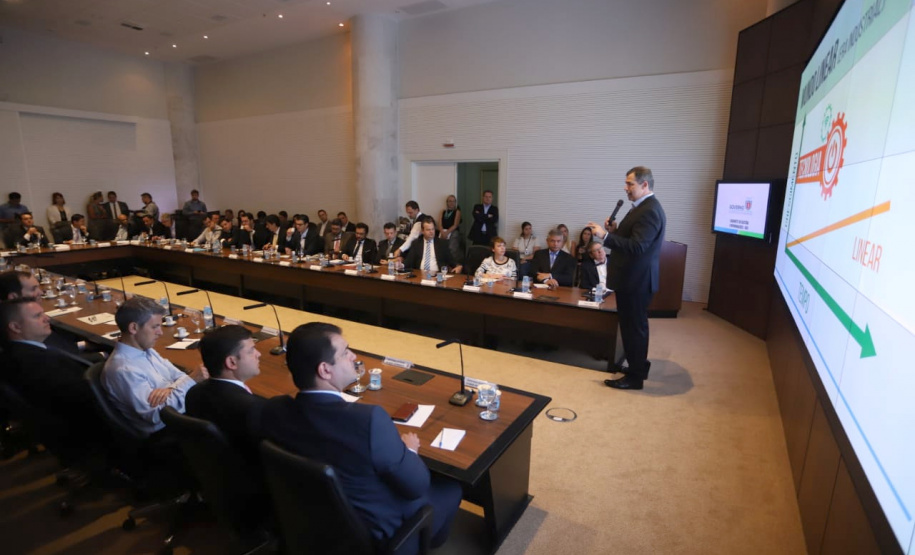 Governador Carlos Massa Ratinho Júnior coordena reunião com equipe de Governo - Curitiba, 12/02/2019 - Foto: Rodrigo Félix Leal/ANPr