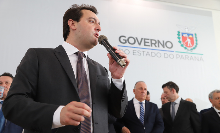 O governador Carlos Massa Ratinho Junior deu posse, em cerimônia no Palácio Iguaçu, ao secretário de Estado do Desenvolvimento Sustentável e Turismo, Marcio Nunes, e aos presidentes das autarquias vinculadas à pasta. Foram empossados os presidentes do Instituto Água e Terra, Everton Souza; do Simepar, Eduardo Alvin; da Paraná Desenvolvimento, Eduardo Bekin; e da Paraná Turismo, João Jacob Mehl. -   Curitiba, 12/02/2019  -  Foto: José Fernando Ogura/ANPr