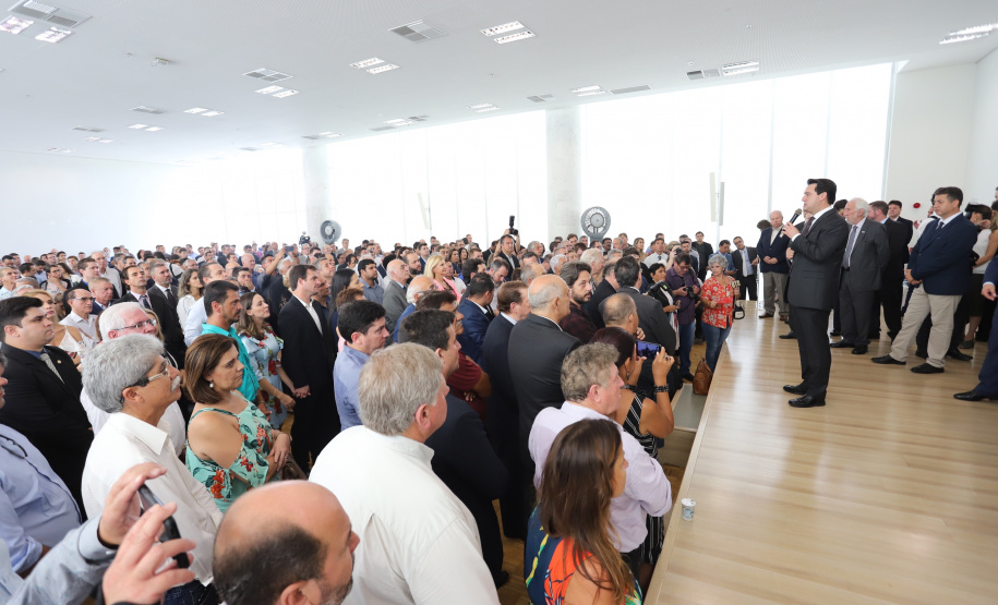 O governador Carlos Massa Ratinho Junior deu posse, em cerimônia no Palácio Iguaçu, ao secretário de Estado do Desenvolvimento Sustentável e Turismo, Marcio Nunes, e aos presidentes das autarquias vinculadas à pasta. Foram empossados os presidentes do Instituto Água e Terra, Everton Souza; do Simepar, Eduardo Alvin; da Paraná Desenvolvimento, Eduardo Bekin; e da Paraná Turismo, João Jacob Mehl. -   Curitiba, 12/02/2019  -  Foto: José Fernando Ogura/ANPr