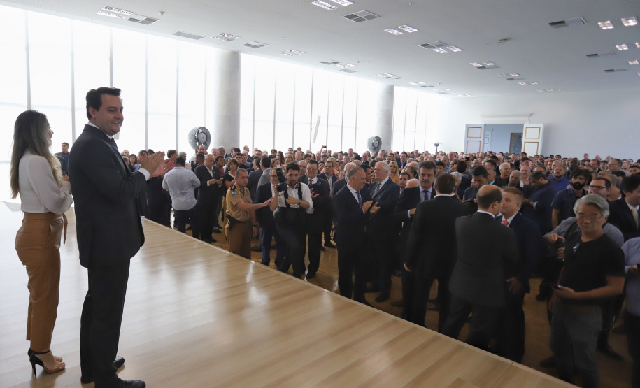 O governador Carlos Massa Ratinho Junior deu posse, em cerimônia no Palácio Iguaçu, ao secretário de Estado do Desenvolvimento Sustentável e Turismo, Marcio Nunes, e aos presidentes das autarquias vinculadas à pasta. Foram empossados os presidentes do Instituto Água e Terra, Everton Souza; do Simepar, Eduardo Alvin; da Paraná Desenvolvimento, Eduardo Bekin; e da Paraná Turismo, João Jacob Mehl. -   Curitiba, 12/02/2019  -  Foto: José Fernando Ogura/ANPr