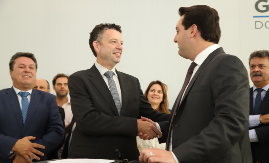 O governador Carlos Massa Ratinho Junior deu posse, em cerimônia no Palácio Iguaçu, ao secretário de Estado do Desenvolvimento Sustentável e Turismo, Marcio Nunes, e aos presidentes das autarquias vinculadas à pasta. Foram empossados os presidentes do Instituto Água e Terra, Everton Souza; do Simepar, Eduardo Alvin; da Paraná Desenvolvimento, Eduardo Bekin; e da Paraná Turismo, João Jacob Mehl. -   Curitiba, 12/02/2019  -  Foto: José Fernando Ogura/ANPr