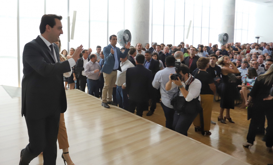 O governador Carlos Massa Ratinho Junior deu posse, em cerimônia no Palácio Iguaçu, ao secretário de Estado do Desenvolvimento Sustentável e Turismo, Marcio Nunes, e aos presidentes das autarquias vinculadas à pasta. Foram empossados os presidentes do Instituto Água e Terra, Everton Souza; do Simepar, Eduardo Alvin; da Paraná Desenvolvimento, Eduardo Bekin; e da Paraná Turismo, João Jacob Mehl. -   Curitiba, 12/02/2019  -  Foto: José Fernando Ogura/ANPr