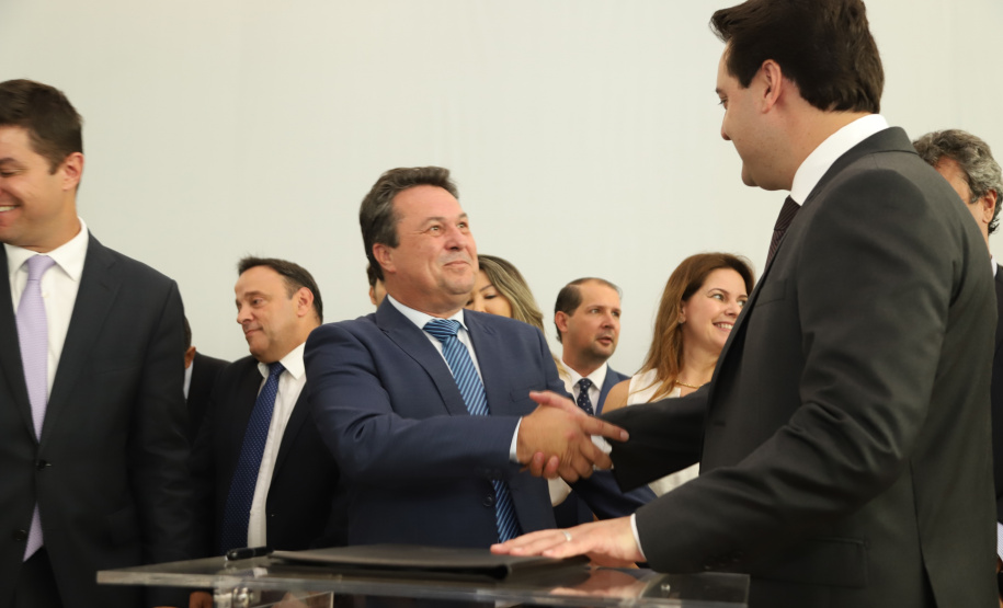 O governador Carlos Massa Ratinho Junior deu posse, em cerimônia no Palácio Iguaçu, ao secretário de Estado do Desenvolvimento Sustentável e Turismo, Marcio Nunes, e aos presidentes das autarquias vinculadas à pasta. Foram empossados os presidentes do Instituto Água e Terra, Everton Souza; do Simepar, Eduardo Alvin; da Paraná Desenvolvimento, Eduardo Bekin; e da Paraná Turismo, João Jacob Mehl. -   Curitiba, 12/02/2019  -  Foto: José Fernando Ogura/ANPr