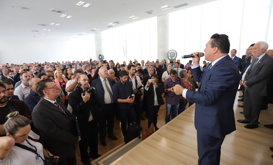 O governador Carlos Massa Ratinho Junior deu posse, em cerimônia no Palácio Iguaçu, ao secretário de Estado do Desenvolvimento Sustentável e Turismo, Marcio Nunes, e aos presidentes das autarquias vinculadas à pasta. Foram empossados os presidentes do Instituto Água e Terra, Everton Souza; do Simepar, Eduardo Alvin; da Paraná Desenvolvimento, Eduardo Bekin; e da Paraná Turismo, João Jacob Mehl. -   Curitiba, 12/02/2019  -  Foto: José Fernando Ogura/ANPr
