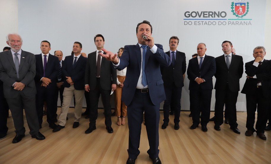 O governador Carlos Massa Ratinho Junior deu posse, em cerimônia no Palácio Iguaçu, ao secretário de Estado do Desenvolvimento Sustentável e Turismo, Marcio Nunes, e aos presidentes das autarquias vinculadas à pasta. Foram empossados os presidentes do Instituto Água e Terra, Everton Souza; do Simepar, Eduardo Alvin; da Paraná Desenvolvimento, Eduardo Bekin; e da Paraná Turismo, João Jacob Mehl. -   Curitiba, 12/02/2019  -  Foto: José Fernando Ogura/ANPr