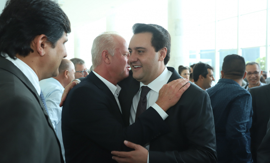 O governador Carlos Massa Ratinho Junior  deu posse, em cerimônia no Palácio Iguaçu, ao secretário de Estado do Desenvolvimento Sustentável e Turismo, Marcio Nunes, e aos presidentes das autarquias vinculadas à pasta. Foram empossados os presidentes do Instituto Água e Terra, Everton Souza; do Simepar, Eduardo Alvin; da Paraná Desenvolvimento, Eduardo Bekin; e da Paraná Turismo, João Jacob Mehl.  -  Curitiba, 12/02/2019  -  Foto: Rodrigo Félix Leal/ANPr