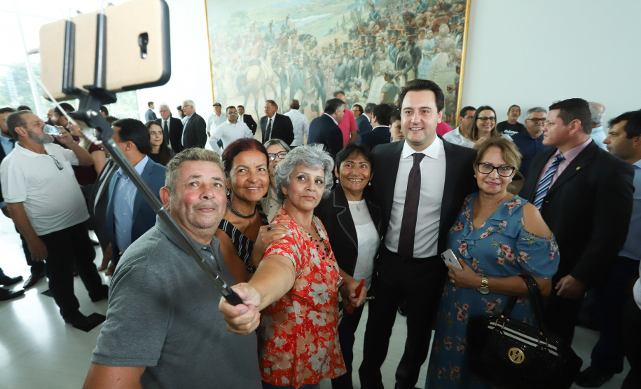 O governador Carlos Massa Ratinho Junior  deu posse, em cerimônia no Palácio Iguaçu, ao secretário de Estado do Desenvolvimento Sustentável e Turismo, Marcio Nunes, e aos presidentes das autarquias vinculadas à pasta. Foram empossados os presidentes do Instituto Água e Terra, Everton Souza; do Simepar, Eduardo Alvin; da Paraná Desenvolvimento, Eduardo Bekin; e da Paraná Turismo, João Jacob Mehl.  -  Curitiba, 12/02/2019  -  Foto: Rodrigo Félix Leal/ANPr