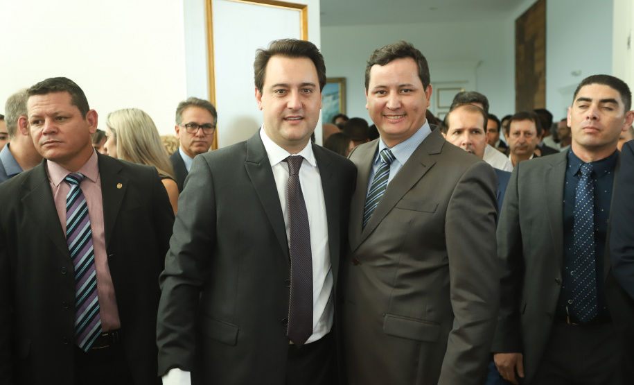 O governador Carlos Massa Ratinho Junior  deu posse, em cerimônia no Palácio Iguaçu, ao secretário de Estado do Desenvolvimento Sustentável e Turismo, Marcio Nunes, e aos presidentes das autarquias vinculadas à pasta. Foram empossados os presidentes do Instituto Água e Terra, Everton Souza; do Simepar, Eduardo Alvin; da Paraná Desenvolvimento, Eduardo Bekin; e da Paraná Turismo, João Jacob Mehl.  -  Curitiba, 12/02/2019  -  Foto: Rodrigo Félix Leal/ANPr