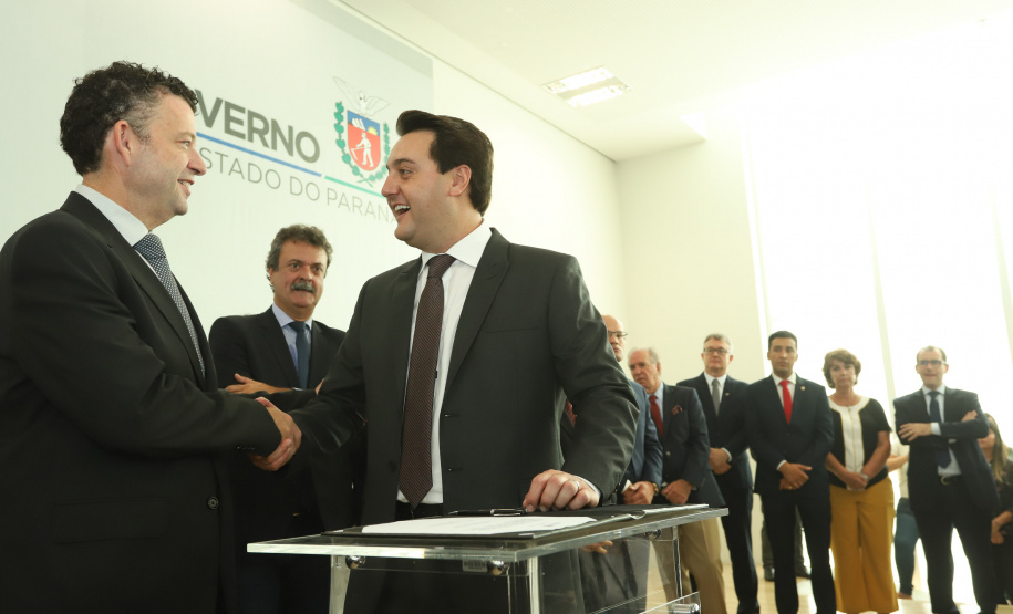 O governador Carlos Massa Ratinho Junior  deu posse, em cerimônia no Palácio Iguaçu, ao secretário de Estado do Desenvolvimento Sustentável e Turismo, Marcio Nunes, e aos presidentes das autarquias vinculadas à pasta. Foram empossados os presidentes do Instituto Água e Terra, Everton Souza; do Simepar, Eduardo Alvin; da Paraná Desenvolvimento, Eduardo Bekin; e da Paraná Turismo, João Jacob Mehl.  -  Curitiba, 12/02/2019  -  Foto: Rodrigo Félix Leal/ANPr