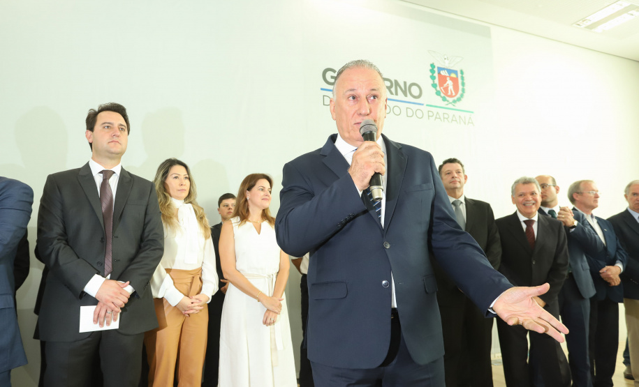 O governador Carlos Massa Ratinho Junior  deu posse, em cerimônia no Palácio Iguaçu, ao secretário de Estado do Desenvolvimento Sustentável e Turismo, Marcio Nunes, e aos presidentes das autarquias vinculadas à pasta. Foram empossados os presidentes do Instituto Água e Terra, Everton Souza; do Simepar, Eduardo Alvin; da Paraná Desenvolvimento, Eduardo Bekin; e da Paraná Turismo, João Jacob Mehl.  -  Curitiba, 12/02/2019  -  Foto: Rodrigo Félix Leal/ANPr