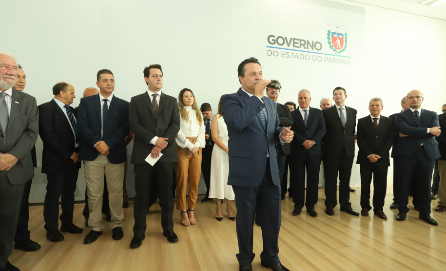 O governador Carlos Massa Ratinho Junior  deu posse, em cerimônia no Palácio Iguaçu, ao secretário de Estado do Desenvolvimento Sustentável e Turismo, Marcio Nunes, e aos presidentes das autarquias vinculadas à pasta. Foram empossados os presidentes do Instituto Água e Terra, Everton Souza; do Simepar, Eduardo Alvin; da Paraná Desenvolvimento, Eduardo Bekin; e da Paraná Turismo, João Jacob Mehl.  -  Curitiba, 12/02/2019  -  Foto: Rodrigo Félix Leal/ANPr