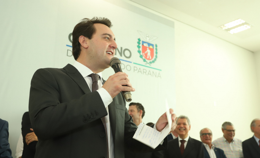O governador Carlos Massa Ratinho Junior  deu posse, em cerimônia no Palácio Iguaçu, ao secretário de Estado do Desenvolvimento Sustentável e Turismo, Marcio Nunes, e aos presidentes das autarquias vinculadas à pasta. Foram empossados os presidentes do Instituto Água e Terra, Everton Souza; do Simepar, Eduardo Alvin; da Paraná Desenvolvimento, Eduardo Bekin; e da Paraná Turismo, João Jacob Mehl.  -  Curitiba, 12/02/2019  -  Foto: Rodrigo Félix Leal/ANPr