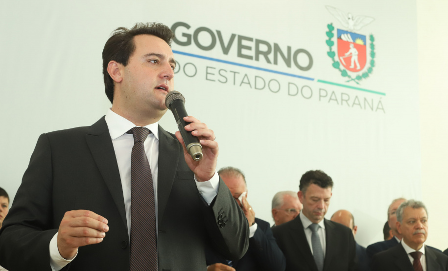 O governador Carlos Massa Ratinho Junior  deu posse, em cerimônia no Palácio Iguaçu, ao secretário de Estado do Desenvolvimento Sustentável e Turismo, Marcio Nunes, e aos presidentes das autarquias vinculadas à pasta. Foram empossados os presidentes do Instituto Água e Terra, Everton Souza; do Simepar, Eduardo Alvin; da Paraná Desenvolvimento, Eduardo Bekin; e da Paraná Turismo, João Jacob Mehl.  -  Curitiba, 12/02/2019  -  Foto: Rodrigo Félix Leal/ANPr