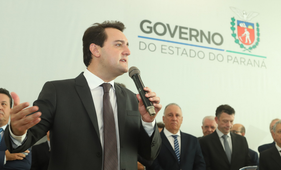 O governador Carlos Massa Ratinho Junior  deu posse, em cerimônia no Palácio Iguaçu, ao secretário de Estado do Desenvolvimento Sustentável e Turismo, Marcio Nunes, e aos presidentes das autarquias vinculadas à pasta. Foram empossados os presidentes do Instituto Água e Terra, Everton Souza; do Simepar, Eduardo Alvin; da Paraná Desenvolvimento, Eduardo Bekin; e da Paraná Turismo, João Jacob Mehl.  -  Curitiba, 12/02/2019  -  Foto: Rodrigo Félix Leal/ANPr