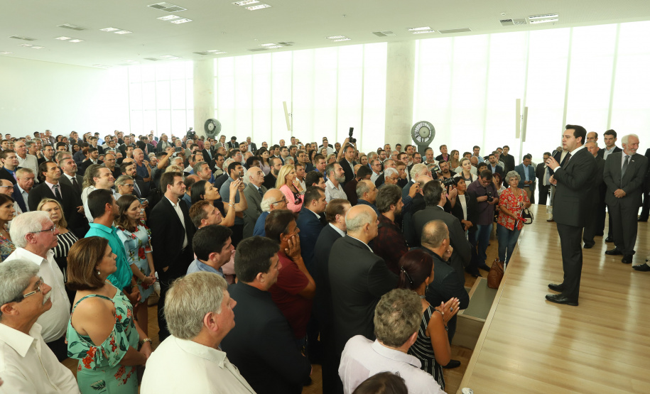 O governador Carlos Massa Ratinho Junior  deu posse, em cerimônia no Palácio Iguaçu, ao secretário de Estado do Desenvolvimento Sustentável e Turismo, Marcio Nunes, e aos presidentes das autarquias vinculadas à pasta. Foram empossados os presidentes do Instituto Água e Terra, Everton Souza; do Simepar, Eduardo Alvin; da Paraná Desenvolvimento, Eduardo Bekin; e da Paraná Turismo, João Jacob Mehl.  -  Curitiba, 12/02/2019  -  Foto: Rodrigo Félix Leal/ANPr