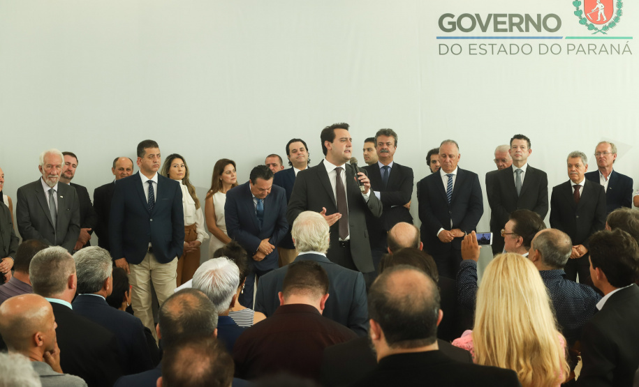 O governador Carlos Massa Ratinho Junior  deu posse, em cerimônia no Palácio Iguaçu, ao secretário de Estado do Desenvolvimento Sustentável e Turismo, Marcio Nunes, e aos presidentes das autarquias vinculadas à pasta. Foram empossados os presidentes do Instituto Água e Terra, Everton Souza; do Simepar, Eduardo Alvin; da Paraná Desenvolvimento, Eduardo Bekin; e da Paraná Turismo, João Jacob Mehl.  -  Curitiba, 12/02/2019  -  Foto: Rodrigo Félix Leal/ANPr