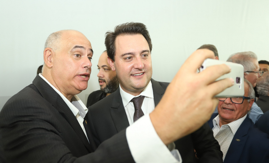 O governador Carlos Massa Ratinho Junior  deu posse, em cerimônia no Palácio Iguaçu, ao secretário de Estado do Desenvolvimento Sustentável e Turismo, Marcio Nunes, e aos presidentes das autarquias vinculadas à pasta. Foram empossados os presidentes do Instituto Água e Terra, Everton Souza; do Simepar, Eduardo Alvin; da Paraná Desenvolvimento, Eduardo Bekin; e da Paraná Turismo, João Jacob Mehl.  -  Curitiba, 12/02/2019  -  Foto: Rodrigo Félix Leal/ANPr