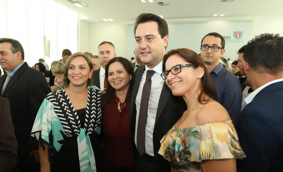 O governador Carlos Massa Ratinho Junior  deu posse, em cerimônia no Palácio Iguaçu, ao secretário de Estado do Desenvolvimento Sustentável e Turismo, Marcio Nunes, e aos presidentes das autarquias vinculadas à pasta. Foram empossados os presidentes do Instituto Água e Terra, Everton Souza; do Simepar, Eduardo Alvin; da Paraná Desenvolvimento, Eduardo Bekin; e da Paraná Turismo, João Jacob Mehl.  -  Curitiba, 12/02/2019  -  Foto: Rodrigo Félix Leal/ANPr