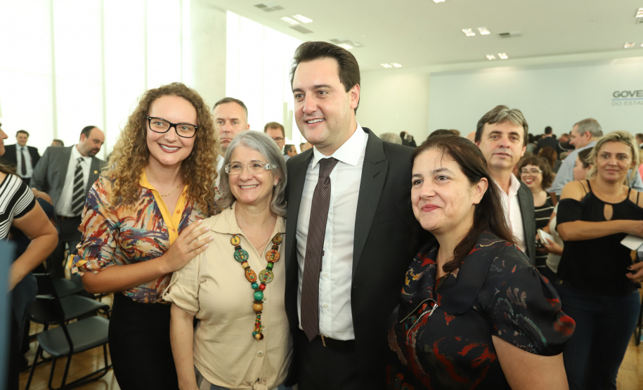 O governador Carlos Massa Ratinho Junior  deu posse, em cerimônia no Palácio Iguaçu, ao secretário de Estado do Desenvolvimento Sustentável e Turismo, Marcio Nunes, e aos presidentes das autarquias vinculadas à pasta. Foram empossados os presidentes do Instituto Água e Terra, Everton Souza; do Simepar, Eduardo Alvin; da Paraná Desenvolvimento, Eduardo Bekin; e da Paraná Turismo, João Jacob Mehl.  -  Curitiba, 12/02/2019  -  Foto: Rodrigo Félix Leal/ANPr