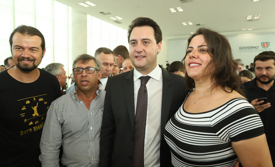 O governador Carlos Massa Ratinho Junior  deu posse, em cerimônia no Palácio Iguaçu, ao secretário de Estado do Desenvolvimento Sustentável e Turismo, Marcio Nunes, e aos presidentes das autarquias vinculadas à pasta. Foram empossados os presidentes do Instituto Água e Terra, Everton Souza; do Simepar, Eduardo Alvin; da Paraná Desenvolvimento, Eduardo Bekin; e da Paraná Turismo, João Jacob Mehl.  -  Curitiba, 12/02/2019  -  Foto: Rodrigo Félix Leal/ANPr