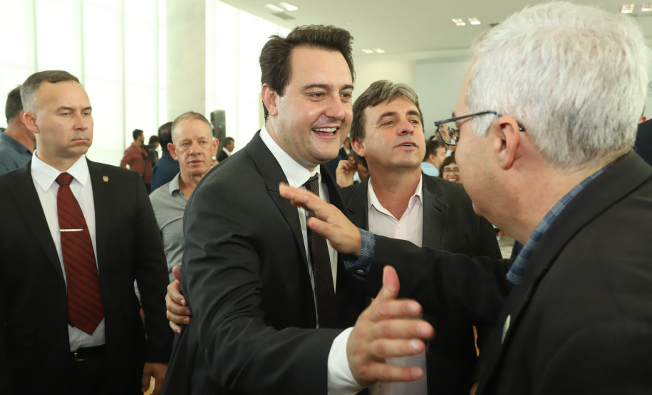 O governador Carlos Massa Ratinho Junior  deu posse, em cerimônia no Palácio Iguaçu, ao secretário de Estado do Desenvolvimento Sustentável e Turismo, Marcio Nunes, e aos presidentes das autarquias vinculadas à pasta. Foram empossados os presidentes do Instituto Água e Terra, Everton Souza; do Simepar, Eduardo Alvin; da Paraná Desenvolvimento, Eduardo Bekin; e da Paraná Turismo, João Jacob Mehl.  -  Curitiba, 12/02/2019  -  Foto: Rodrigo Félix Leal/ANPr
