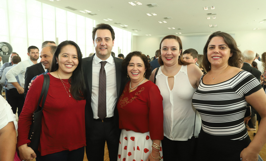 O governador Carlos Massa Ratinho Junior  deu posse, em cerimônia no Palácio Iguaçu, ao secretário de Estado do Desenvolvimento Sustentável e Turismo, Marcio Nunes, e aos presidentes das autarquias vinculadas à pasta. Foram empossados os presidentes do Instituto Água e Terra, Everton Souza; do Simepar, Eduardo Alvin; da Paraná Desenvolvimento, Eduardo Bekin; e da Paraná Turismo, João Jacob Mehl.  -  Curitiba, 12/02/2019  -  Foto: Rodrigo Félix Leal/ANPr