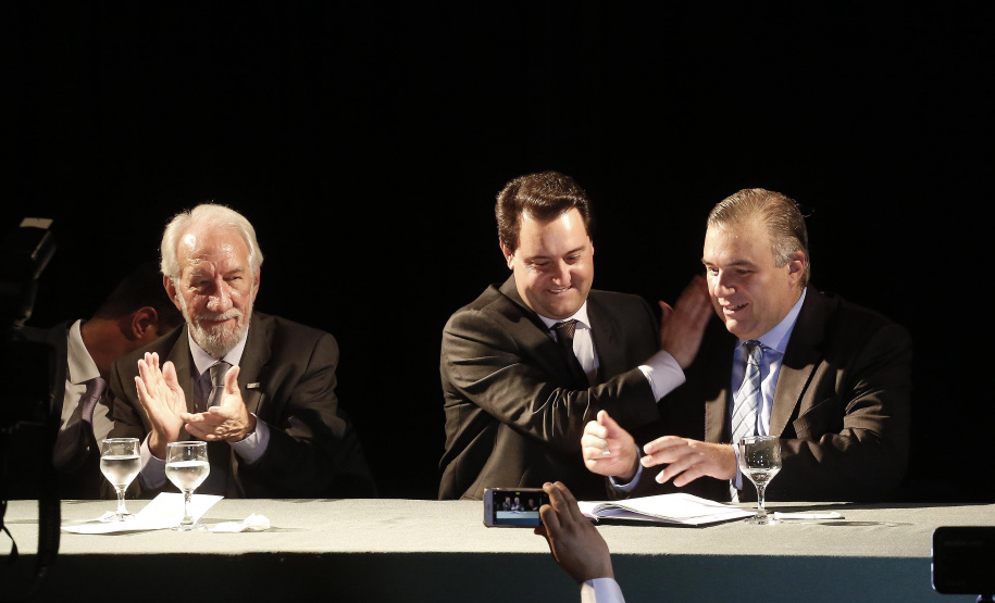 RATINHO JR EMPOSSA O SECRETÁRIO NEY LEPREVOST. O governador Carlos Massa Ratinho Junior, dá posse a Ney Leprevost na pasta da secretaria da Justiça, Família e Trabalho.Curitiba, 12-02-19.Foto: Arnaldo Alves / ANPr.