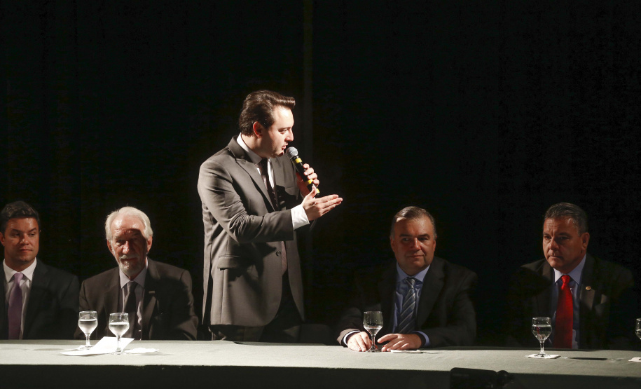 RATINHO JR EMPOSSA O SECRETÁRIO NEY LEPREVOST. O governador Carlos Massa Ratinho Junior, dá posse a Ney Leprevost na pasta da secretaria da Justiça, Família e Trabalho.Curitiba, 12-02-19.Foto: Arnaldo Alves / ANPr.