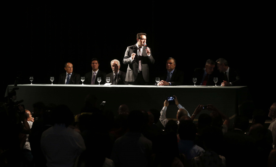 RATINHO JR EMPOSSA O SECRETÁRIO NEY LEPREVOST. O governador Carlos Massa Ratinho Junior, dá posse a Ney Leprevost na pasta da secretaria da Justiça, Família e Trabalho.Curitiba, 12-02-19.Foto: Arnaldo Alves / ANPr.