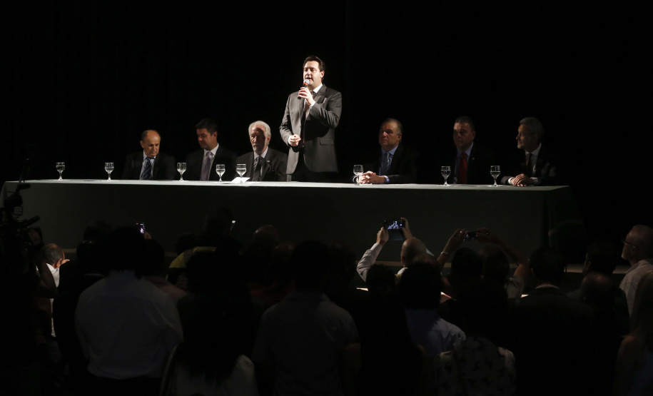 RATINHO JR EMPOSSA O SECRETÁRIO NEY LEPREVOST. O governador Carlos Massa Ratinho Junior, dá posse a Ney Leprevost na pasta da secretaria da Justiça, Família e Trabalho.Curitiba, 12-02-19.Foto: Arnaldo Alves / ANPr.