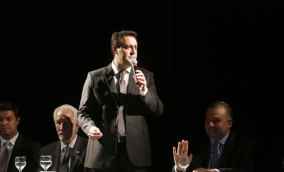 RATINHO JR EMPOSSA O SECRETÁRIO NEY LEPREVOST. O governador Carlos Massa Ratinho Junior, dá posse a Ney Leprevost na pasta da secretaria da Justiça, Família e Trabalho.Curitiba, 12-02-19.Foto: Arnaldo Alves / ANPr.