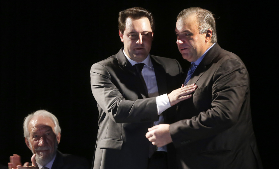 RATINHO JR EMPOSSA O SECRETÁRIO NEY LEPREVOST. O governador Carlos Massa Ratinho Junior, dá posse a Ney Leprevost na pasta da secretaria da Justiça, Família e Trabalho.Curitiba, 12-02-19.Foto: Arnaldo Alves / ANPr.