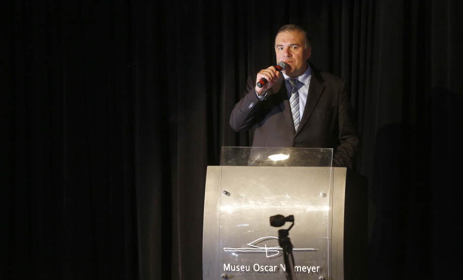 RATINHO JR EMPOSSA O SECRETÁRIO NEY LEPREVOST. O governador Carlos Massa Ratinho Junior, dá posse a Ney Leprevost na pasta da secretaria da Justiça, Família e Trabalho.Curitiba, 12-02-19.Foto: Arnaldo Alves / ANPr.