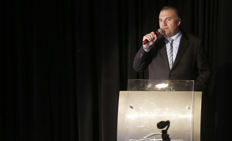 RATINHO JR EMPOSSA O SECRETÁRIO NEY LEPREVOST. O governador Carlos Massa Ratinho Junior, dá posse a Ney Leprevost na pasta da secretaria da Justiça, Família e Trabalho.Curitiba, 12-02-19.Foto: Arnaldo Alves / ANPr.