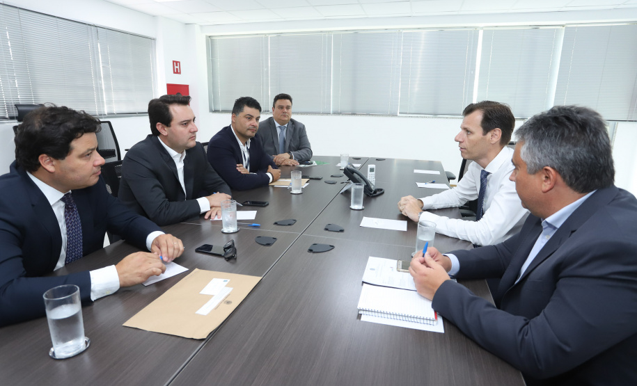 Governador Carlos Massa Ratinho Júnior durante reunião com o secretário nacional da Aviação Civil, Ronei Saggioro Glanzmann. No encontro, foi confirmado o investimento de R$ 35 milhões em infraestrutura do Aeroporto Municipal de Ponta Grossa.  O prefeito de Ponta Grossa, Marcelo Rangel, e o secretário de Estado da Infraestrutura e Logística, Sandro Alex, participaram da reunião. - Brasília, 12/02/2019  -  Foto: Rodrigo Félix Leal