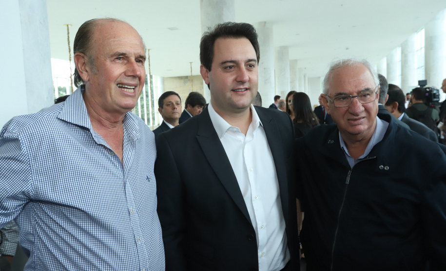 Governador Carlos Massa Ratinho Júnior dá posse ao secretário de Estado da Infrestrurura e Logística, Sandro Alex, e ao diretor do Departamento de Estradas e Rodagem (DER), João Alfredo zampieri - Curitiba, 13/02/2019 - Foto: Rodrigo Félix Leal/ANPr