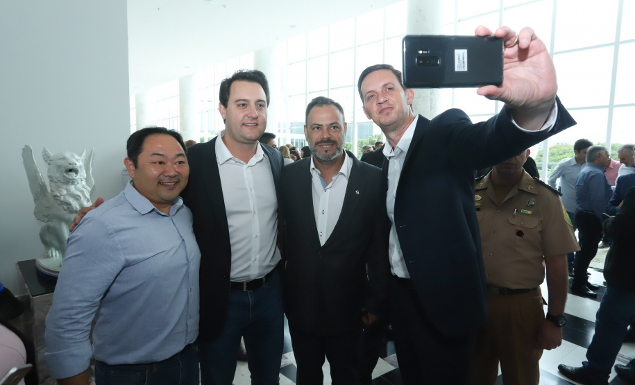 Governador Carlos Massa Ratinho Júnior dá posse ao secretário de Estado da Infrestrurura e Logística, Sandro Alex, e ao diretor do Departamento de Estradas e Rodagem (DER), João Alfredo zampieri - Curitiba, 13/02/2019 - Foto: Rodrigo Félix Leal/ANPr