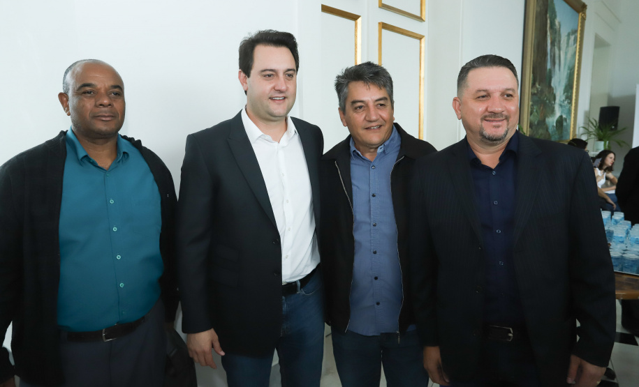 Governador Carlos Massa Ratinho Júnior dá posse ao secretário de Estado da Infrestrurura e Logística, Sandro Alex, e ao diretor do Departamento de Estradas e Rodagem (DER), João Alfredo zampieri - Curitiba, 13/02/2019 - Foto: Rodrigo Félix Leal/ANPr