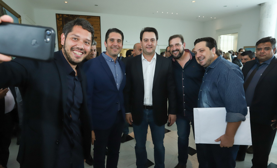 Governador Carlos Massa Ratinho Júnior dá posse ao secretário de Estado da Infrestrurura e Logística, Sandro Alex, e ao diretor do Departamento de Estradas e Rodagem (DER), João Alfredo zampieri - Curitiba, 13/02/2019 - Foto: Rodrigo Félix Leal/ANPr