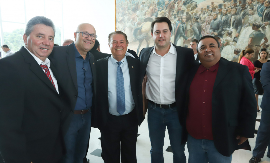 Governador Carlos Massa Ratinho Júnior dá posse ao secretário de Estado da Infrestrurura e Logística, Sandro Alex, e ao diretor do Departamento de Estradas e Rodagem (DER), João Alfredo zampieri - Curitiba, 13/02/2019 - Foto: Rodrigo Félix Leal/ANPr