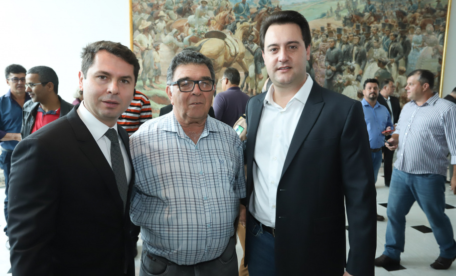 Governador Carlos Massa Ratinho Júnior dá posse ao secretário de Estado da Infrestrurura e Logística, Sandro Alex, e ao diretor do Departamento de Estradas e Rodagem (DER), João Alfredo zampieri - Curitiba, 13/02/2019 - Foto: Rodrigo Félix Leal/ANPr