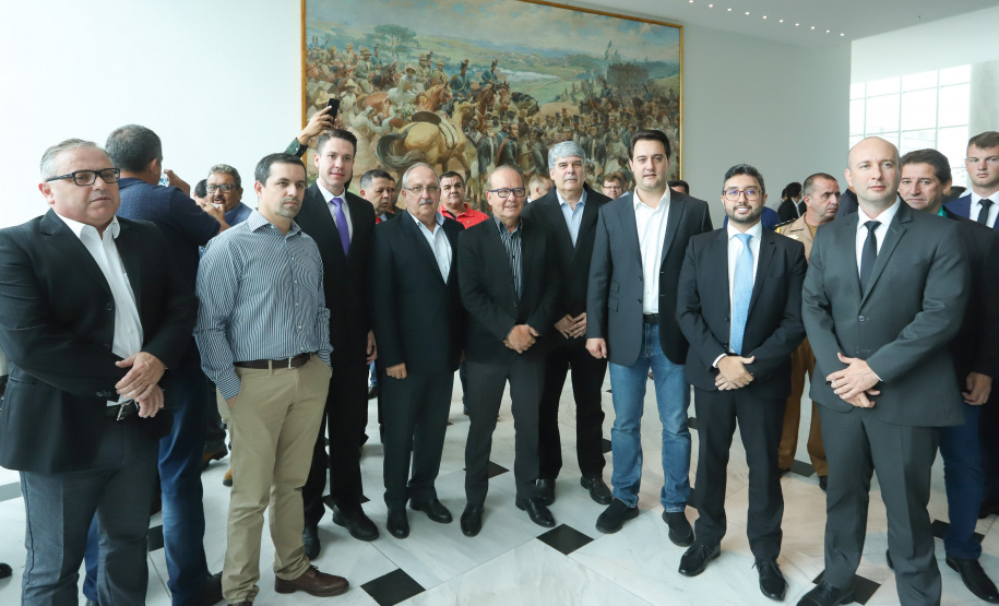 Governador Carlos Massa Ratinho Júnior dá posse ao secretário de Estado da Infrestrurura e Logística, Sandro Alex, e ao diretor do Departamento de Estradas e Rodagem (DER), João Alfredo zampieri - Curitiba, 13/02/2019 - Foto: Rodrigo Félix Leal/ANPr