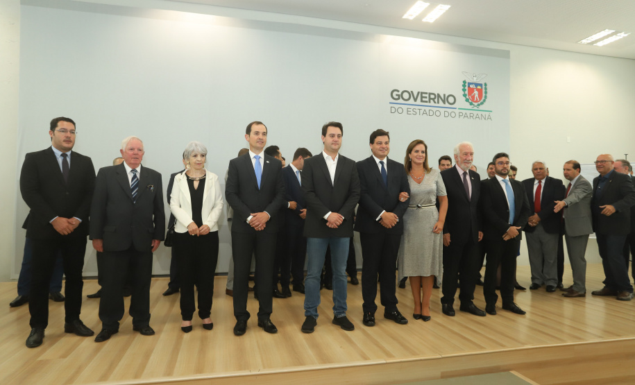 Governador Carlos Massa Ratinho Júnior dá posse ao secretário de Estado da Infrestrurura e Logística, Sandro Alex, e ao diretor do Departamento de Estradas e Rodagem (DER), João Alfredo zampieri - Curitiba, 13/02/2019 - Foto: Rodrigo Félix Leal/ANPr